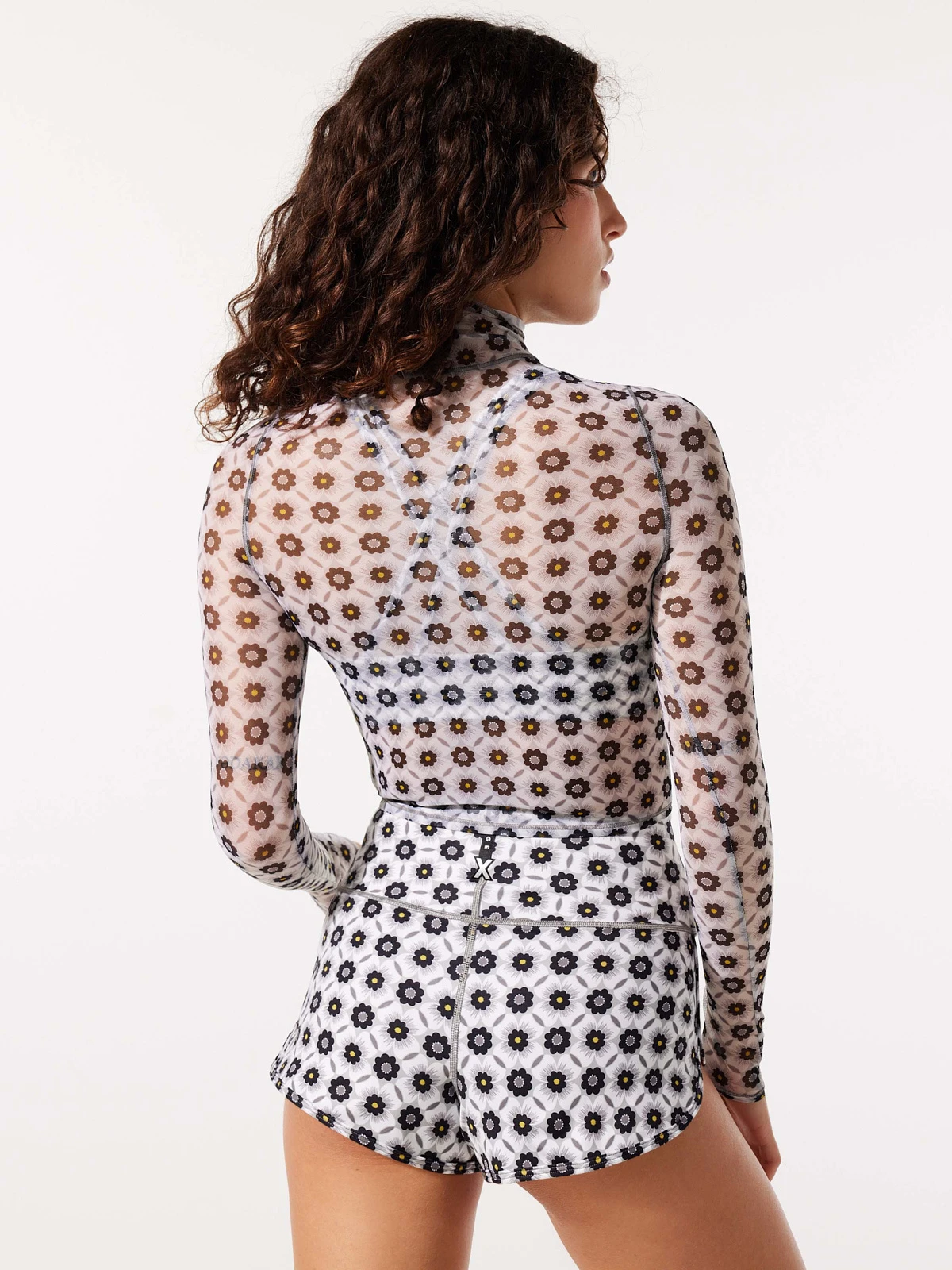 Mod Cropped Turtleneck Long-Sleeve Tee 4 Mod Cropped Turtleneck Long-Sleeve Tee – Bild 2