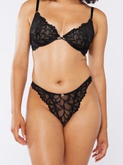 Savage Not Sorry High Leg Lace Brazilian -Savage X Fenty SAVAGE NOT SORRY HIGH LEG LACE BRAZILIAN UD2042861 0687 4 1200x1600 1